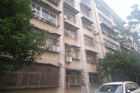 护驾御泽园3室2厅1卫68万108m2毛坯房出售